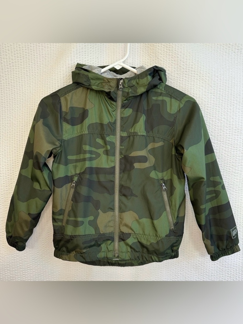GAP KIDS Boys Green Camo Hooded Lightweight Windbreaker Jacket Size 6/7 Zip